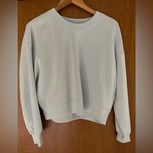 Lululemon great condition Perfectly Oversized Crop Crew Size 6, very light blue